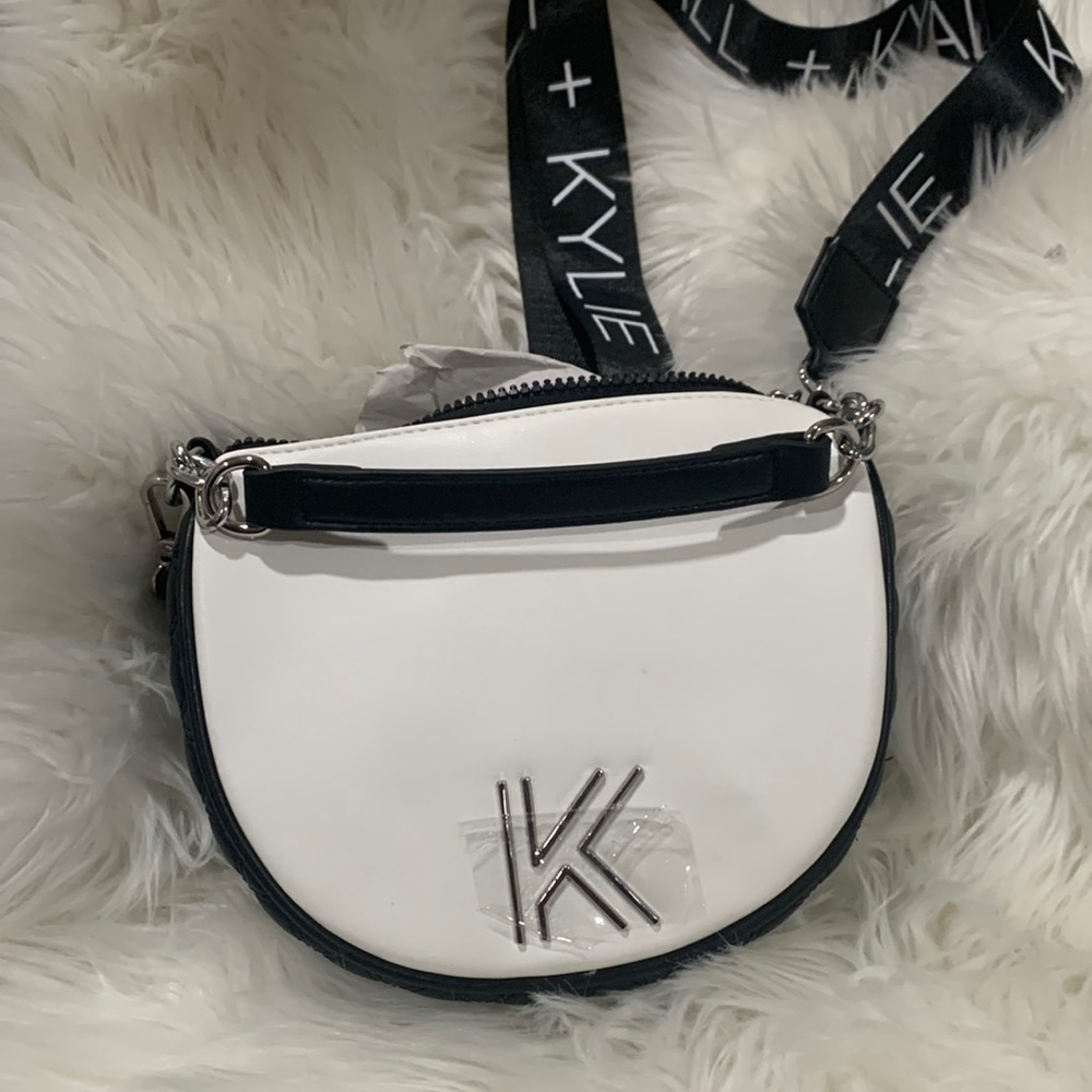 KENDALL + KYLIE BLACK & WHITE COLORBLOCK SADDLE CROSSBODY BAG